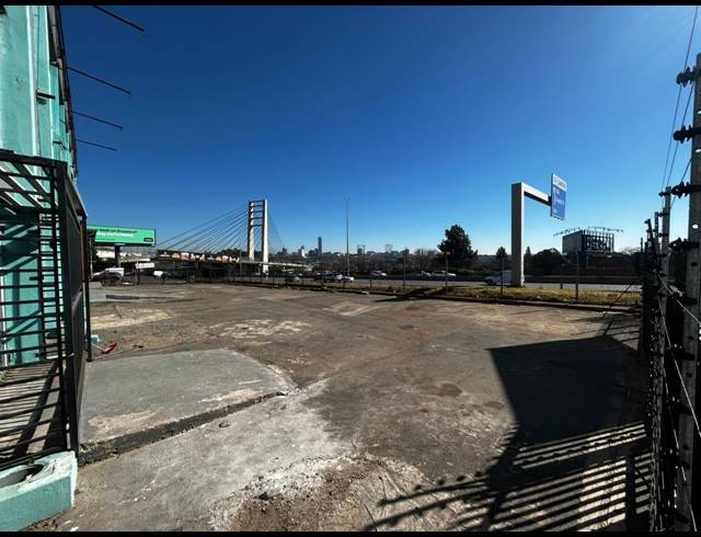 1,900M² WAREHOUSE TO LET IN WYNBERG